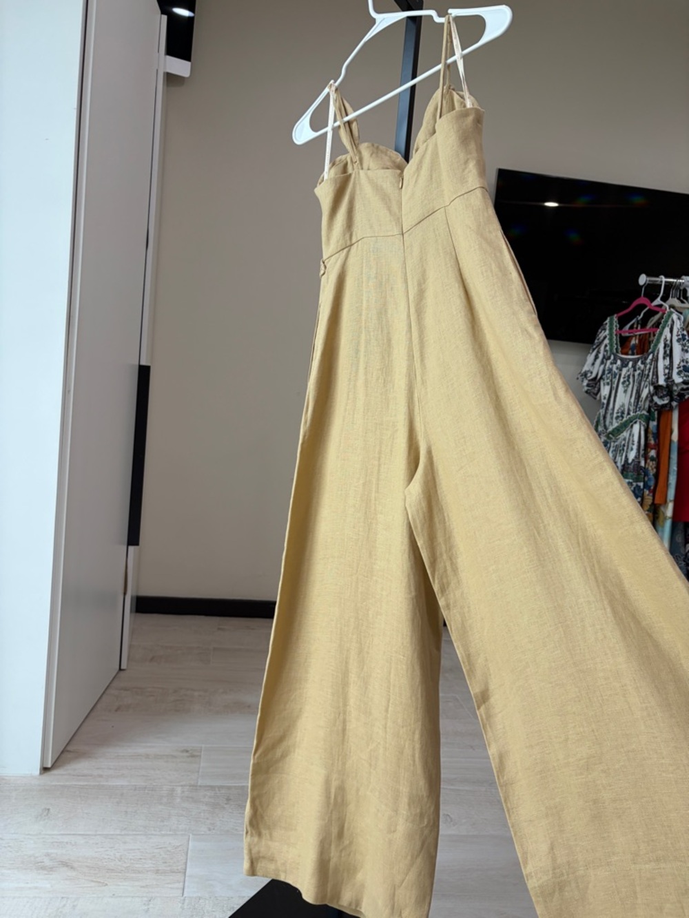 Farm Rio: Sand 3d Flowers Euroflax⢠Premium Linen Jumpsuit - Picture 7 of 13